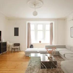  Apartment Large & Bright 3br Flat W Whirlpool Near Metro