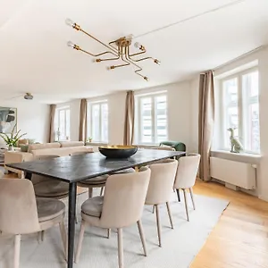  Apartment Sanders Regent - Chic Three-bedroom Near Square