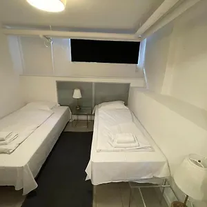 3* Hotel M18